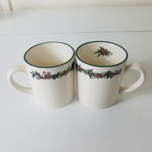 SET OF TWO VTG CHRISTMAS THEMED MUGS - Picture 2 of 7